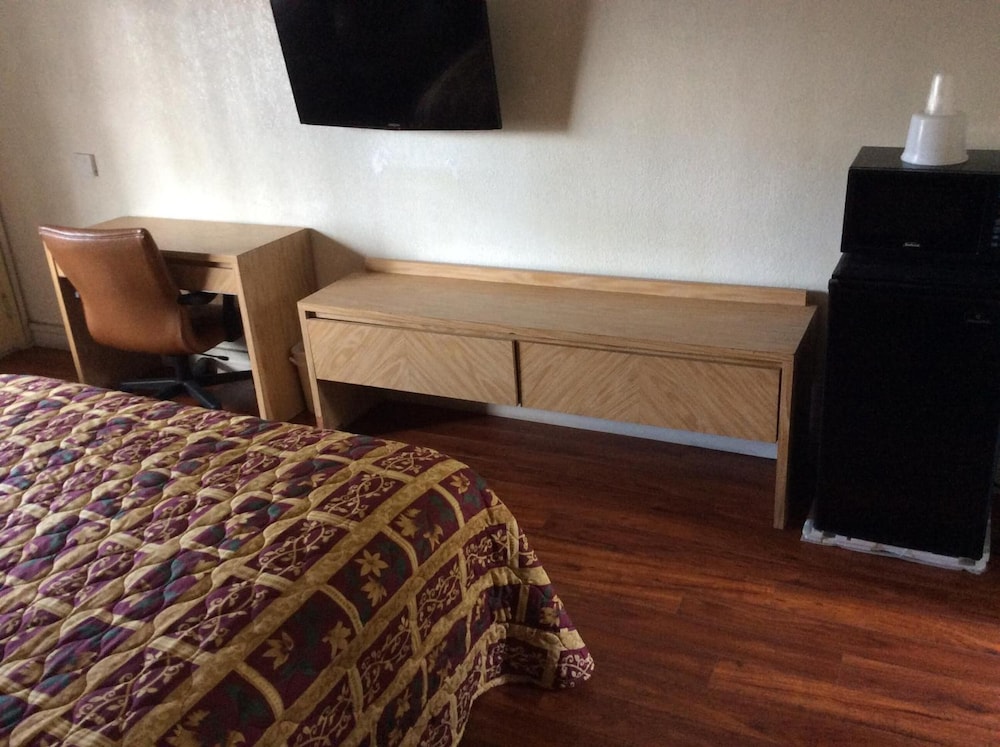 American Inn Ontario - photo 26