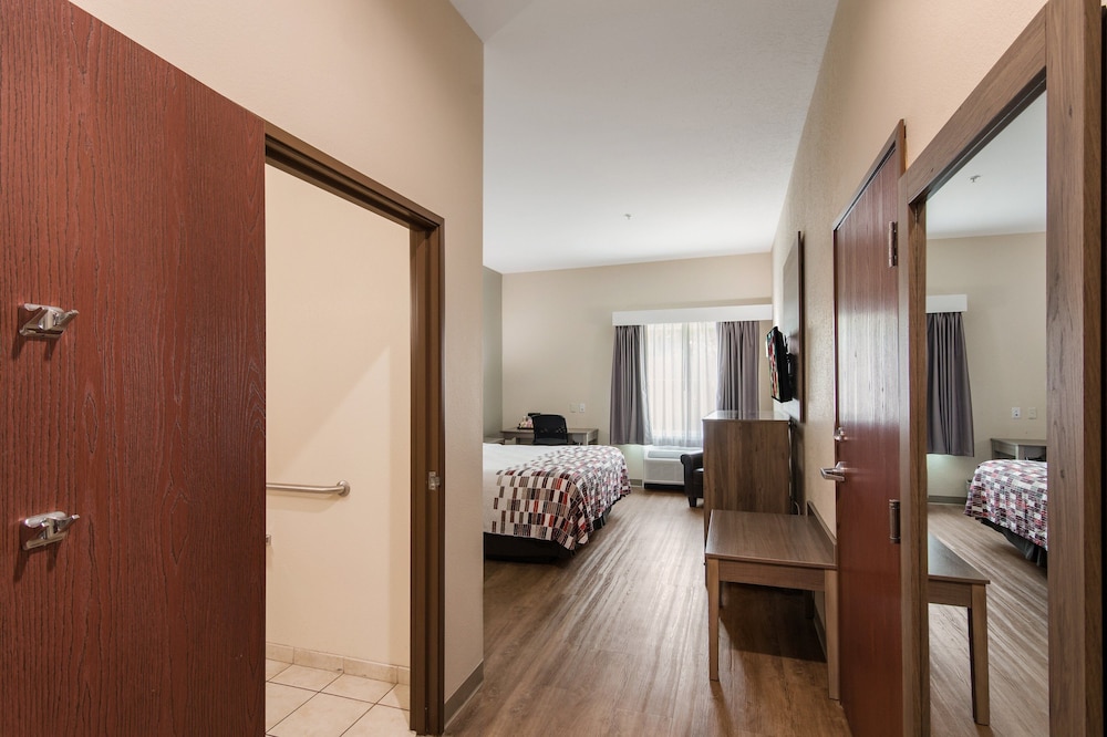 Red Roof Inn Panama City - photo 11