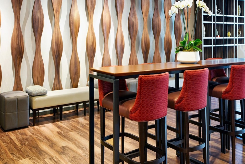 Global Luxury Suites at Exchange - photo 29