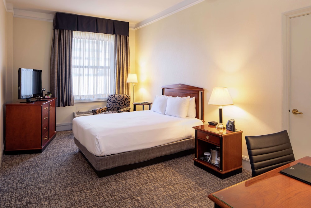 Hilton Cincinnati Netherland Plaza - photo 15