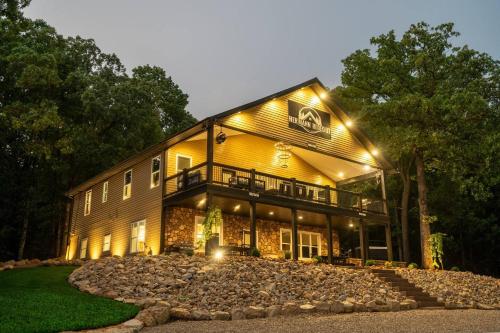 Jesse James and Billy the kid — hotel in Hermann