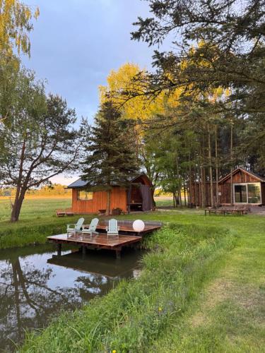Trzy Stodoły Kraina Łąk domki całoroczne na Roztoczu — hotel in Narol