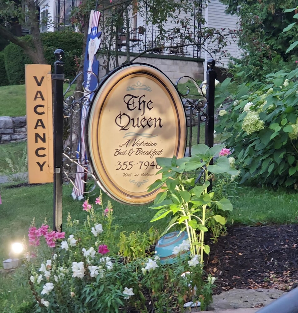 The Queen A Victorian Bed & Breakfast - photo 88