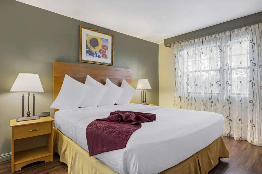Best Western Plus Palm Desert Resort - photo 21