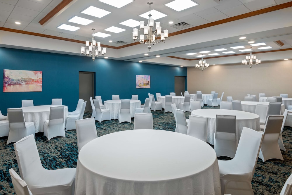 Hampton Inn Salisbury - photo 24