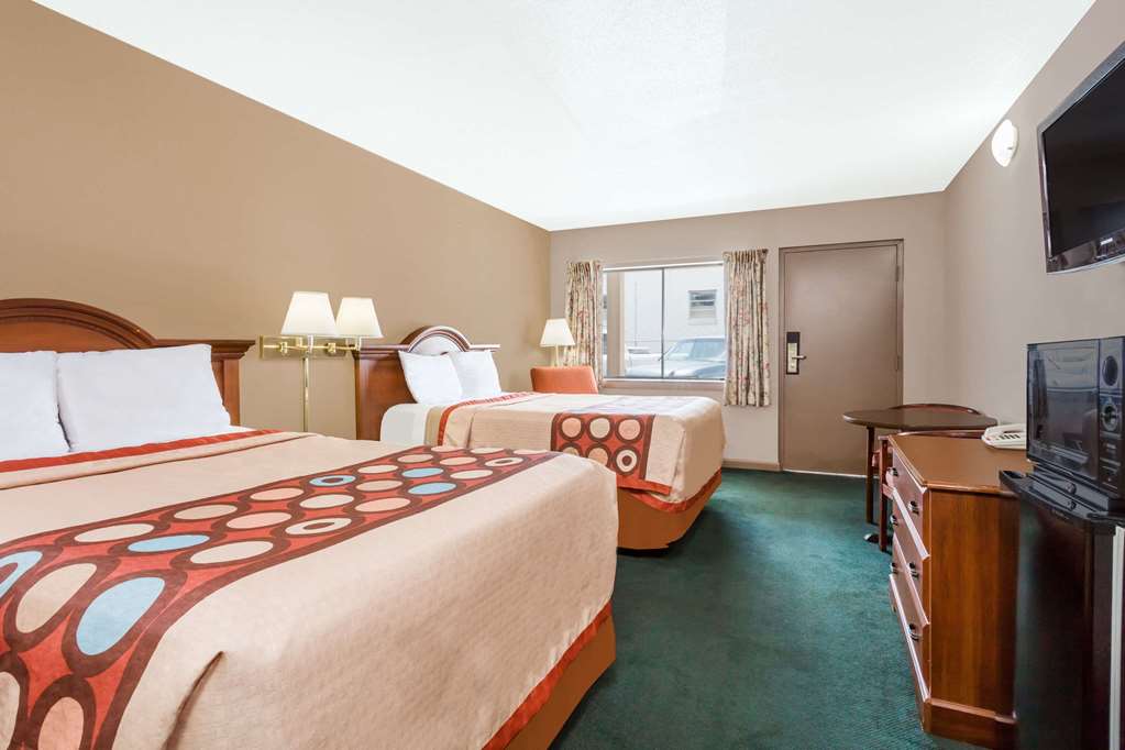 Super 8 by Wyndham Greensboro - photo 8
