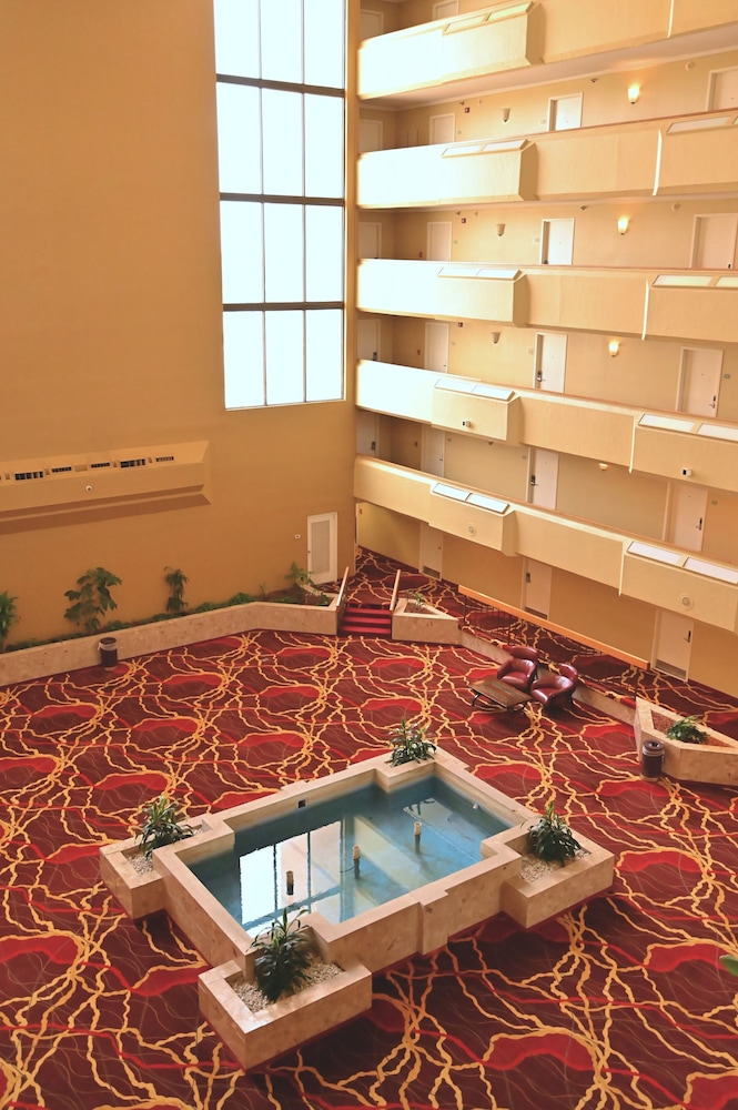 MCM Eleganté Hotel & Suites - photo 49