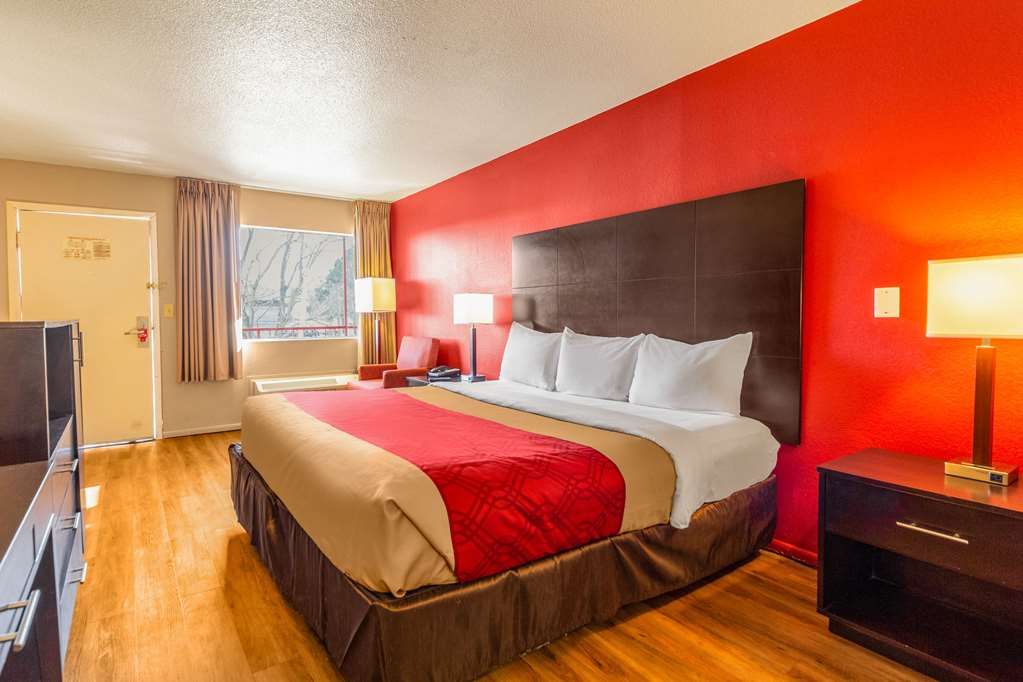 Econo Lodge Meridian South - photo 16