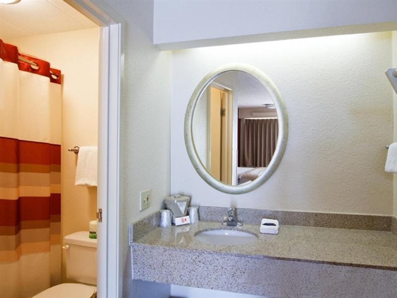 Red Roof Inn Rochester Henrietta - photo 9