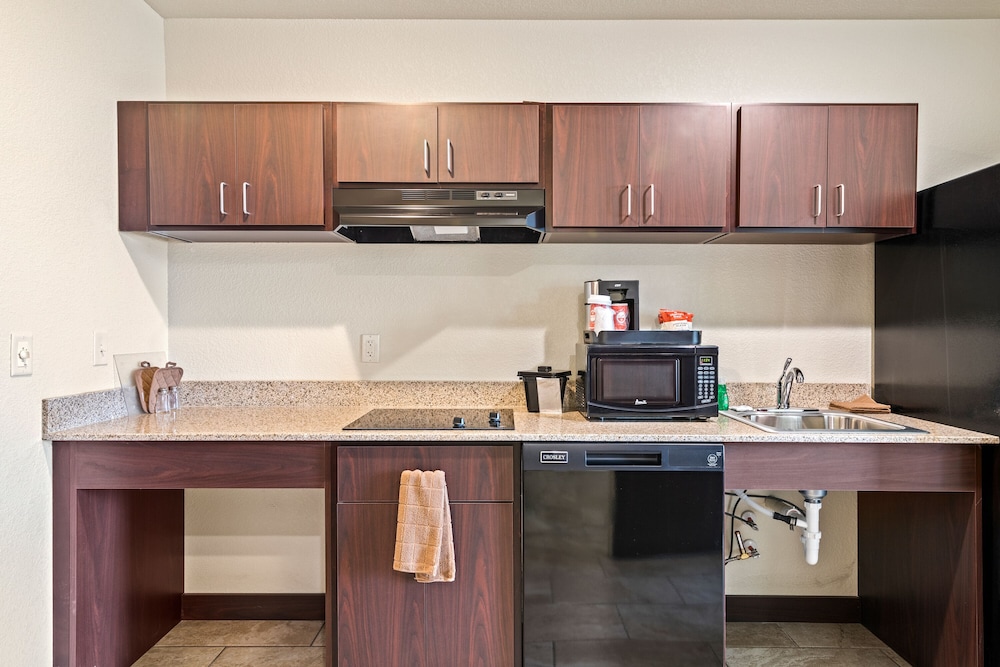 Cobblestone Inn & Suites Yuma - photo 36