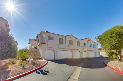 6 Mi to Vegas Strip City View Gem with Pool Access