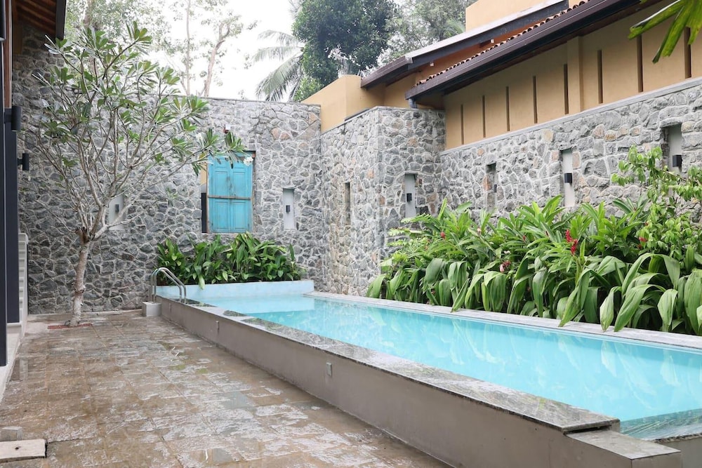 Villa Ananta 3 Bedroom — 4-Star Luxury Hotel in Hikkaduwa, Sri Lanka