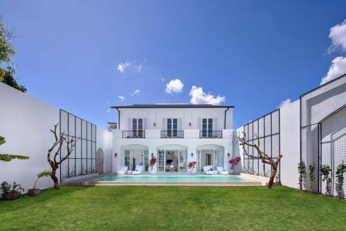 Colonial House 4BR Villa Ocean View in Berawa — 4-Star Luxury Hotel in Canggu, Indonesia