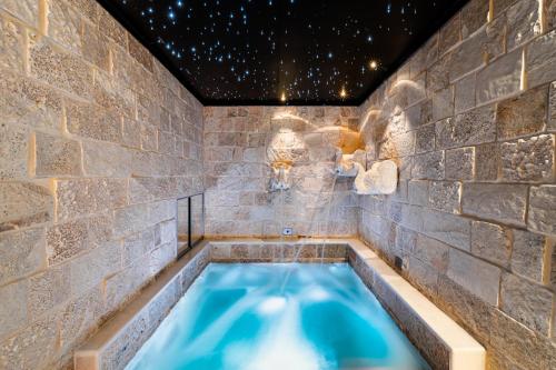 Fountain Suite Santeramo — 4-Star Luxury Hotel in Santeramo In Colle, Italy