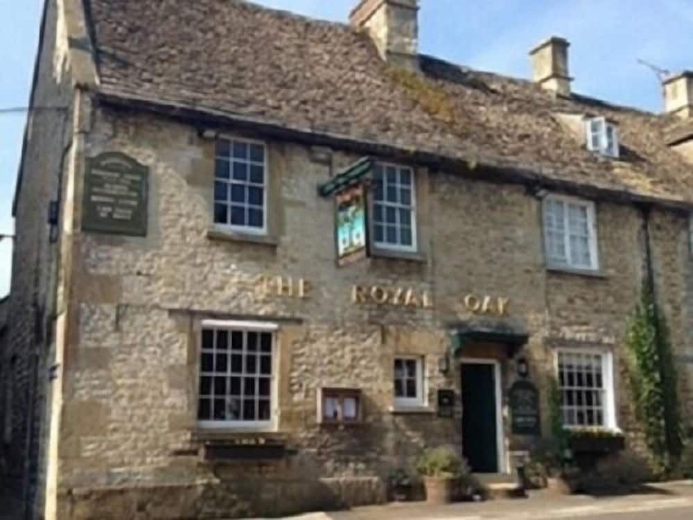 The Royal Oak - carbon neutral hotel in Burford
