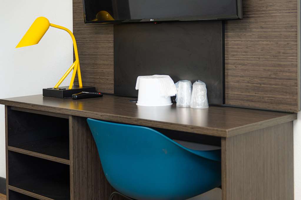 Motel 6 Lantana - photo 6