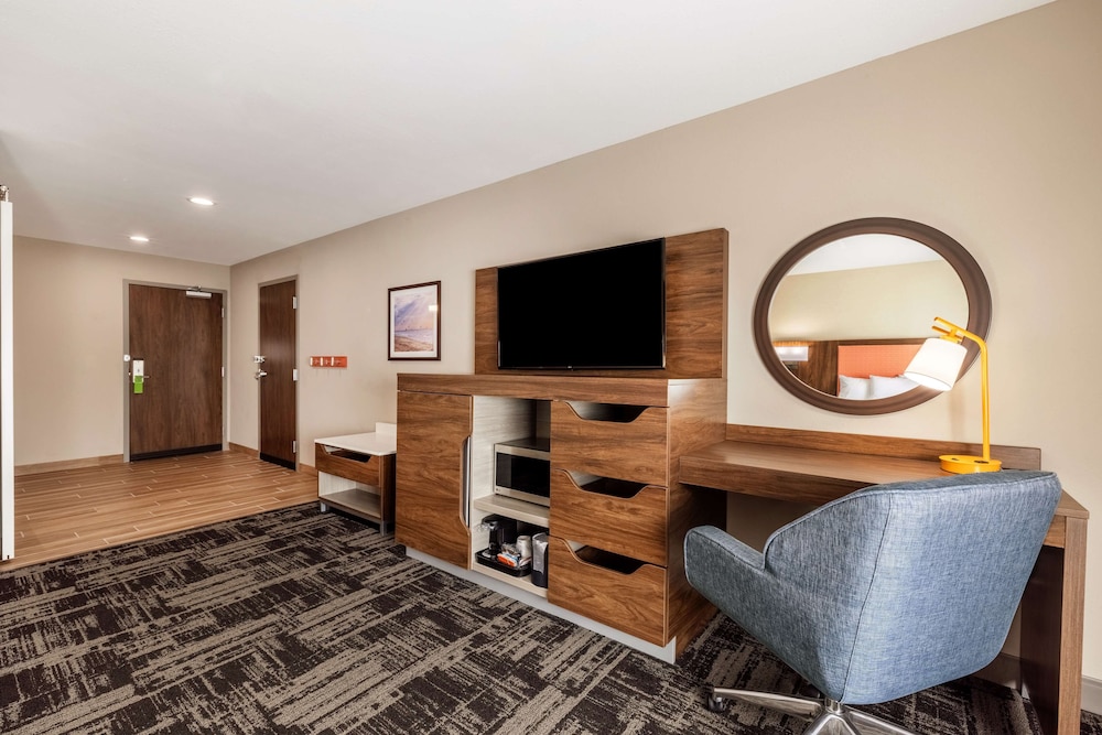 Hampton Inn & Suites Benton Harbor - photo 6