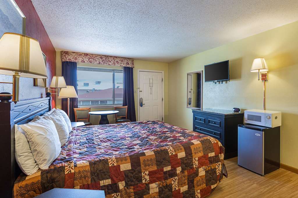Rodeway Inn Roswell West - photo 14