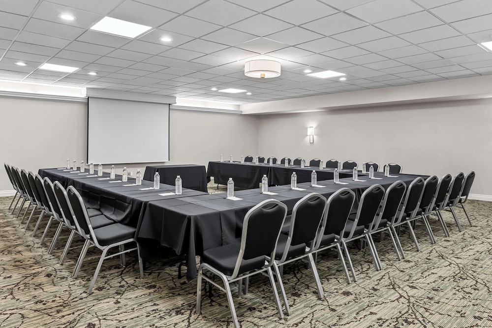 Best Western Plus Puyallup Hotel - photo 36