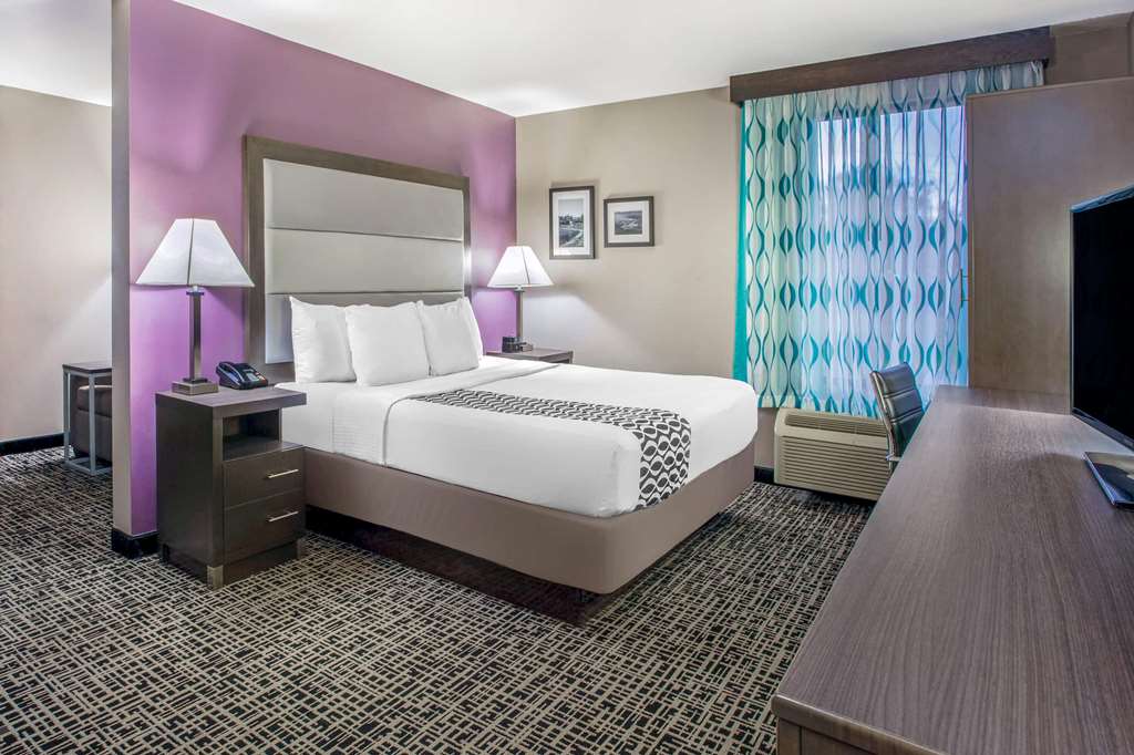 La Quinta Inn by Wyndham Radford - photo 22