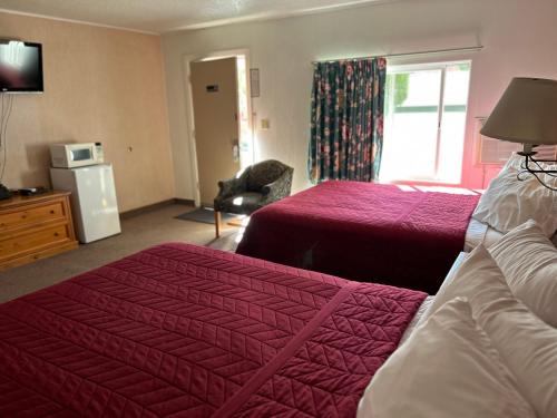 Redwood Arms Motel - photo 8