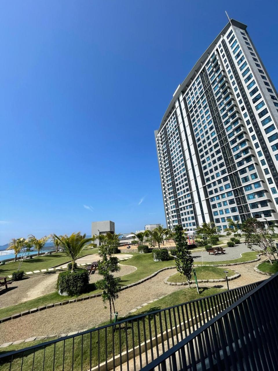 Jesselton Quay by Peach 2BR CityView High Floor — 4-Star Luxury Hotel in Kota Kinabalu, Malaysia