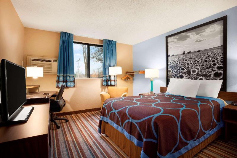 Super 8 by Wyndham Pittsburg KS - photo 7