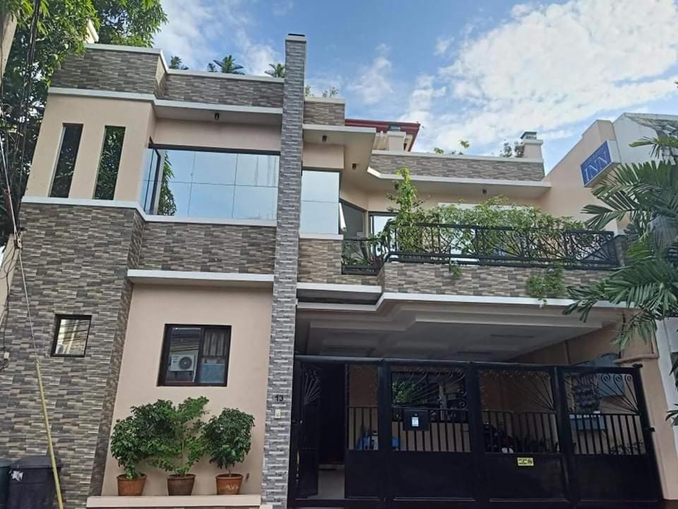 Lourdes Inn - last minute hotel in Manila