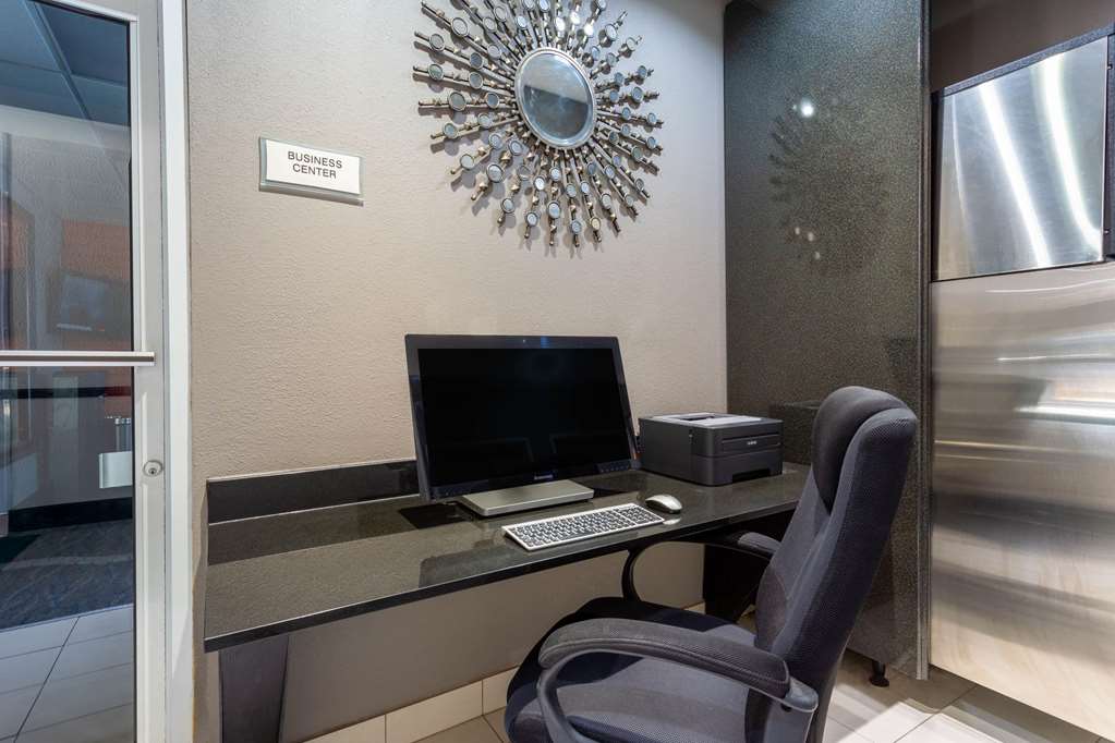 La Quinta Inn & Suites by Wyndham Columbus West Hilliard - photo 35