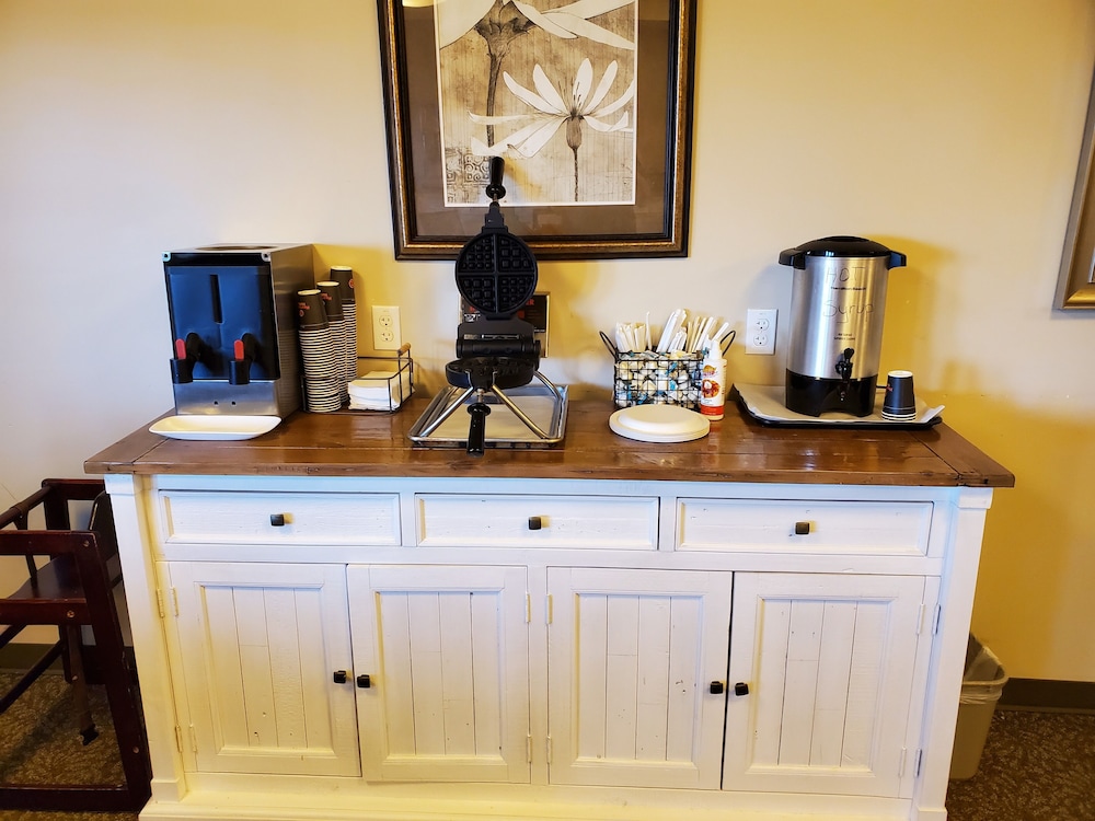 Clarion Hotel & Suites Williston - photo 25