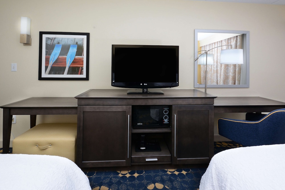 Hampton Inn Roxboro - photo 12