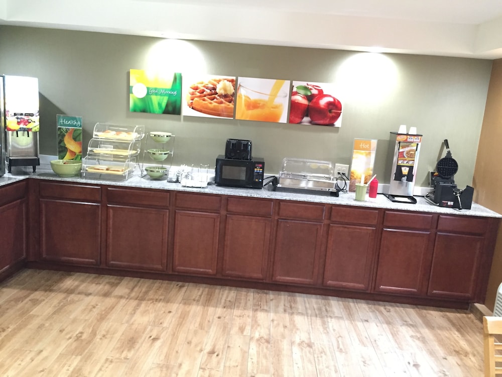Quality Inn Near Pimlico Racetrack - photo 27