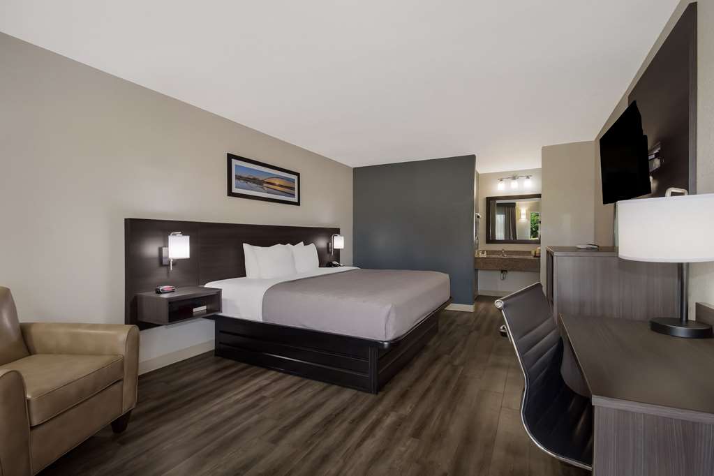 Quality Inn Coliseum - photo 21