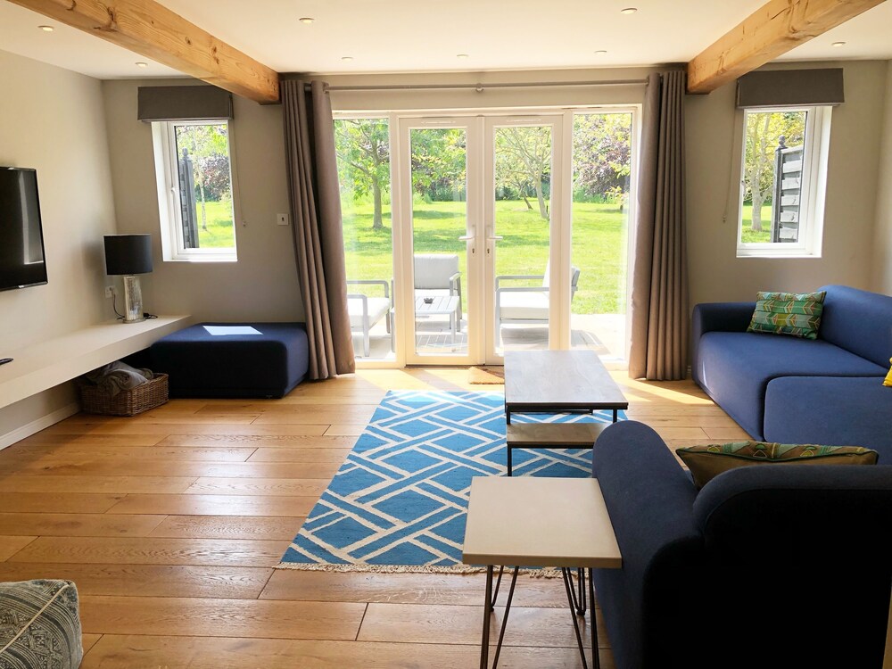 The Cottages at Crouchers Orchards — 4-Star Luxury Hotel in Chichester, United Kingdom