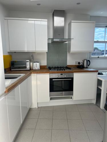 Modern 1 bed Blackheath Apartment — 4-Star Luxury Hotel in Blackheath, United Kingdom