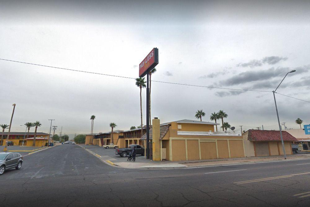 Payless Inn - photo 3