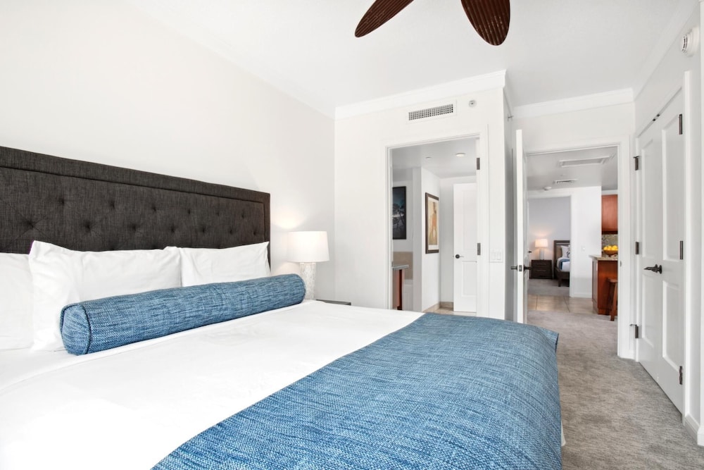 Honua Kai Hokulani Collection by KBM 3 Units on same floor — 5-Star Luxury Hotel in Ka'anapali, United States