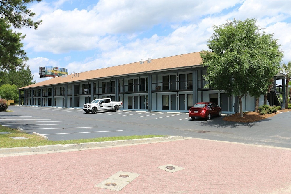 Baymont by Wyndham Ridgeland I 95 - photo 34