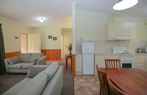 Silver Birches Holiday Village Unit 10 in Bright, Australia