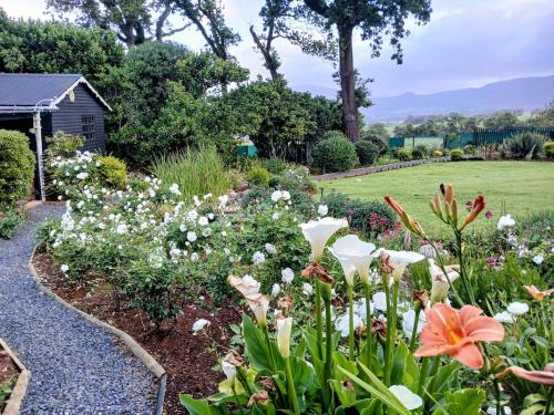 Family Friendly Cottage Pool Beautiful Garden & Incredible Views