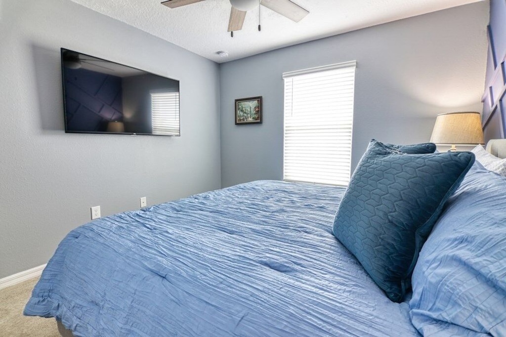 Daniel's Townhome Getaway At Windsor Island Resort 5 Bedroom Townhouse by Redawning Davenport - photo 14