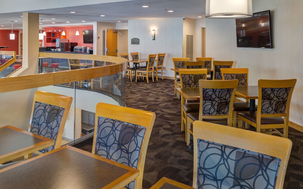 LivINN Hotel Cincinnati Sharonville Convention Center - photo 2