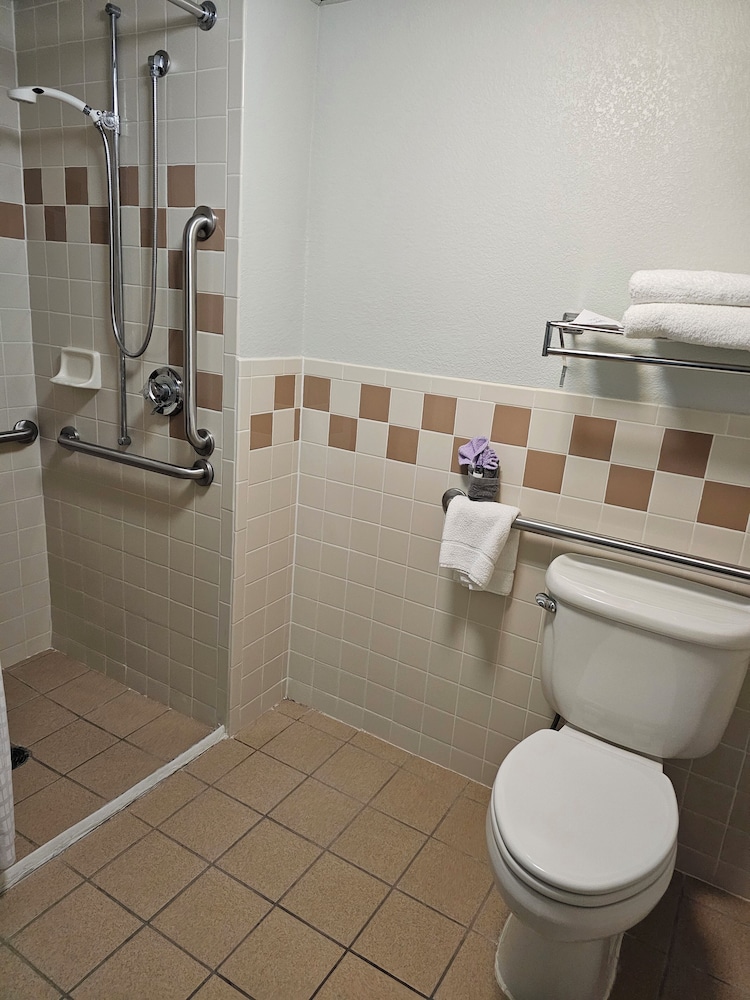 Fossil Creek Hotel And Suites - photo 18