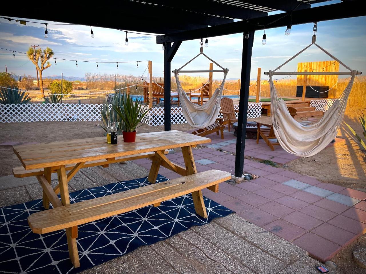 Stargazer Ranch Tranquility on 2 acres with Large Private Pool Fire Pit Yoga Room Telescope for Stargazing BBQ 50in Roku SmartTV — 4-Star Luxury Hotel in Yucca Valley, United States