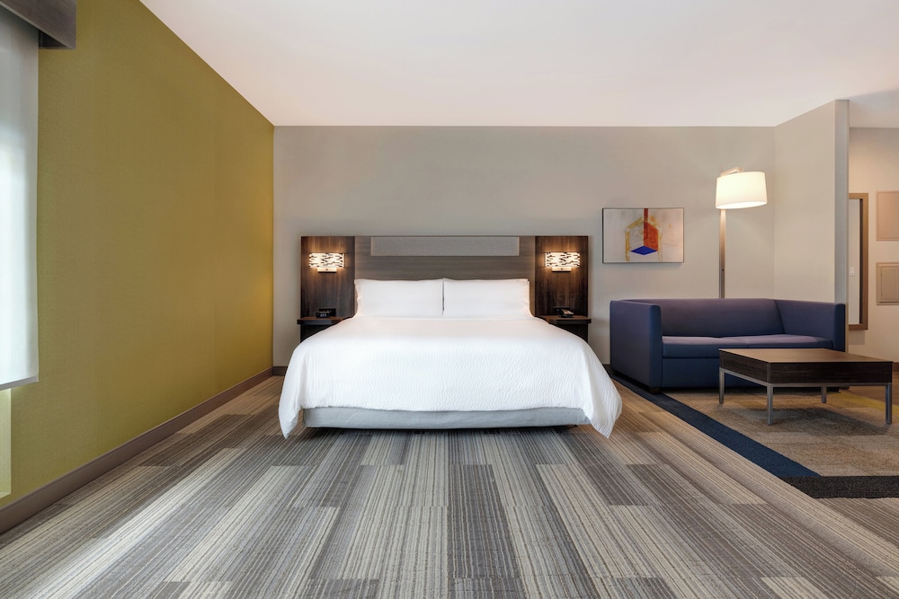 Holiday Inn Express and Suites Glendale Downtown - photo 28