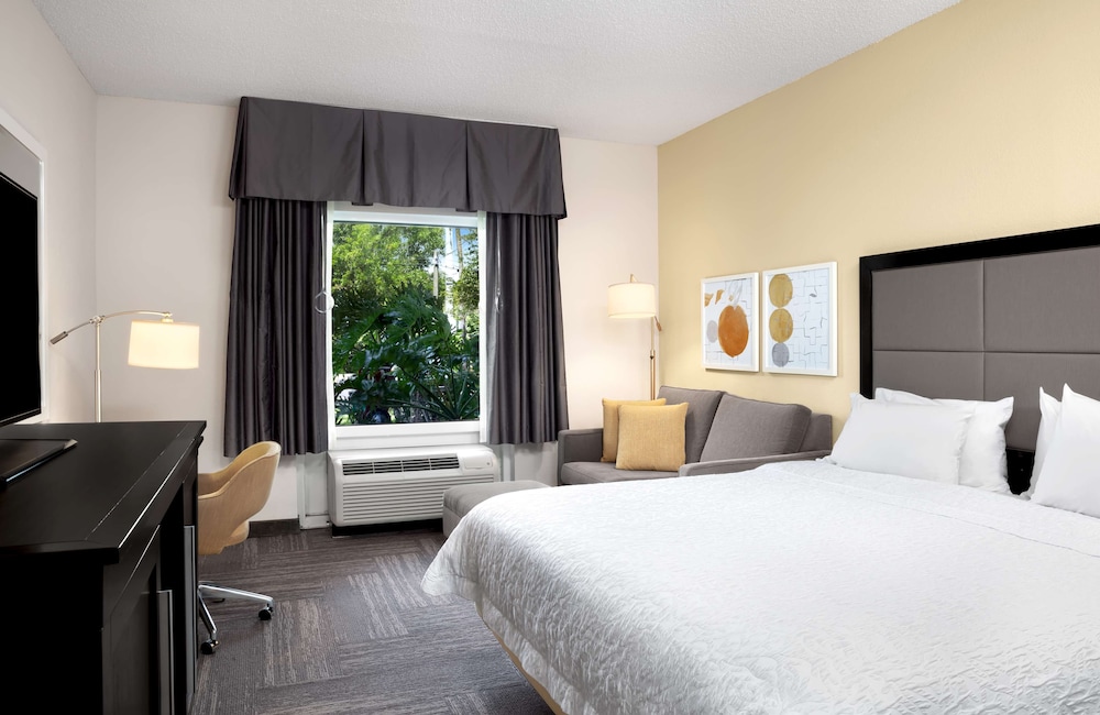 Hampton Inn by Hilton Hallandale Beach Aventura - photo 11
