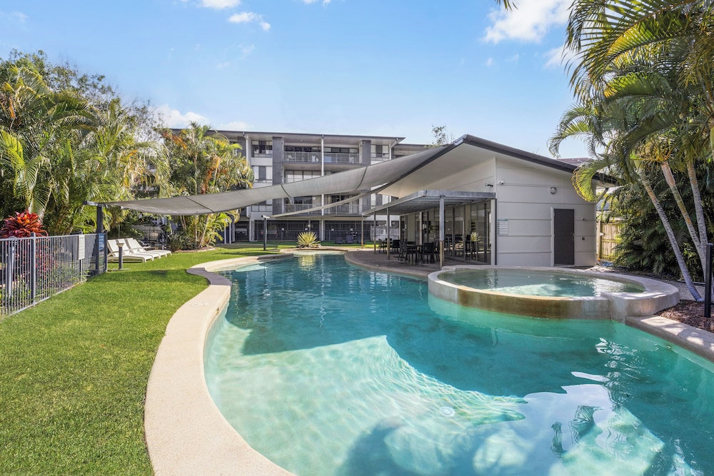 Beaches on Lammermoor Apartments — 4-Star Luxury Hotel in Lammermoor, Australia