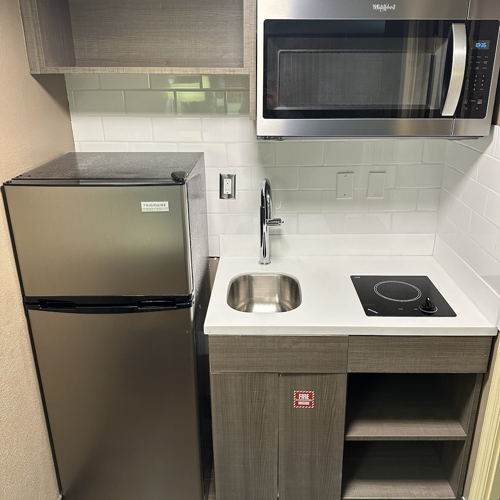 Red Roof Inn & Suites Marysville - photo 4