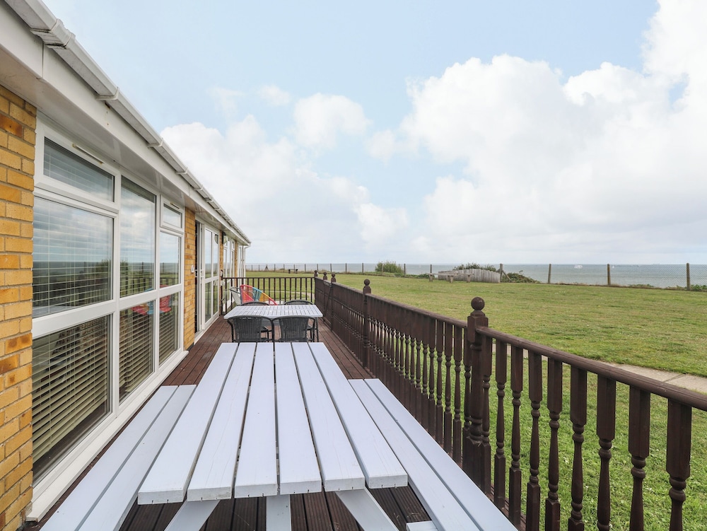 Bungalow 14 — 4-Star Luxury Hotel in Lowestoft, United Kingdom