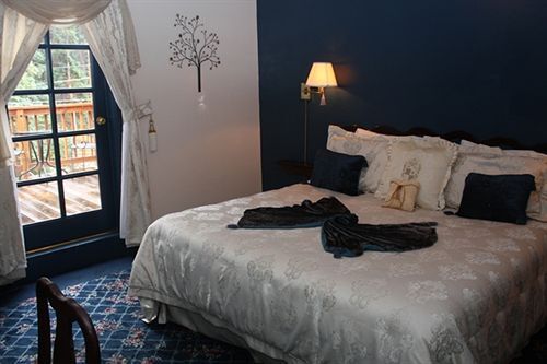 The Historic Brook Forest Inn - photo 10